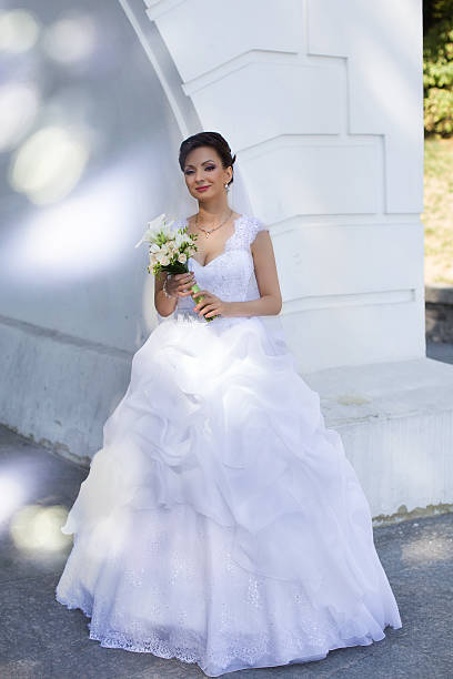 istock Brunette bride in a beautiful white dress 511993812