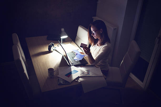 istock Woman shopping from home 511995928