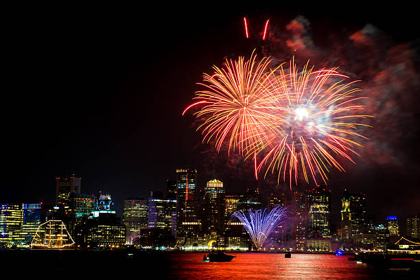 fogos de artifício sobre o porto de boston - boston skyline harbor city imagens e fotografias de stock