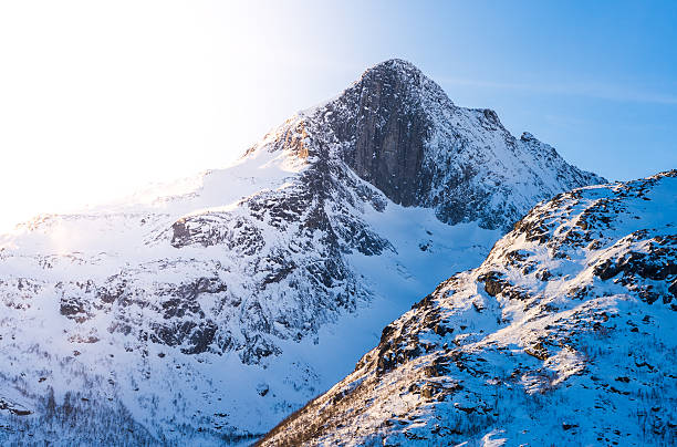снежные горы, тромсë - arctic snow ski glacier стоковые фото и изображения