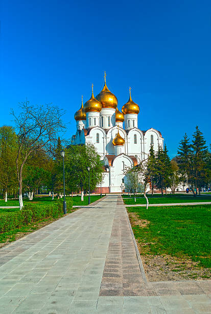 antica ortodox cristiana curch nella soleggiata primavera giorno - yaroslavl russia religion church foto e immagini stock