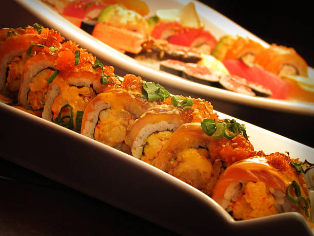 pikantne sushi rolki - josh_thompson zdjęcia i obrazy z banku zdjęć