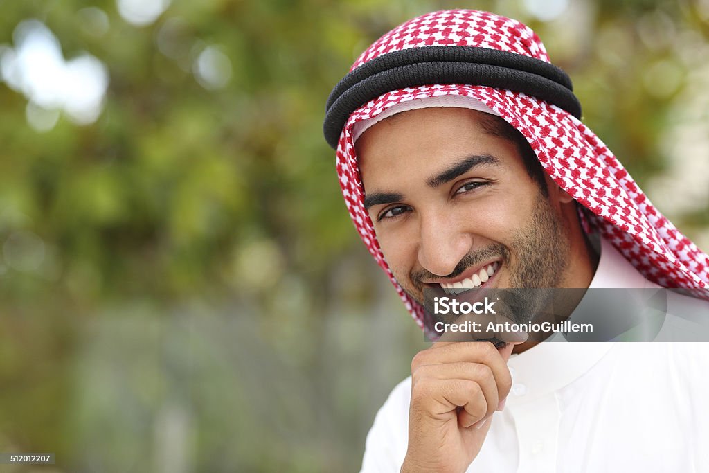 Porträt eines gut aussehenden Mann saudi-Arabische-Emirate - Lizenzfrei Arabien Stock-Foto