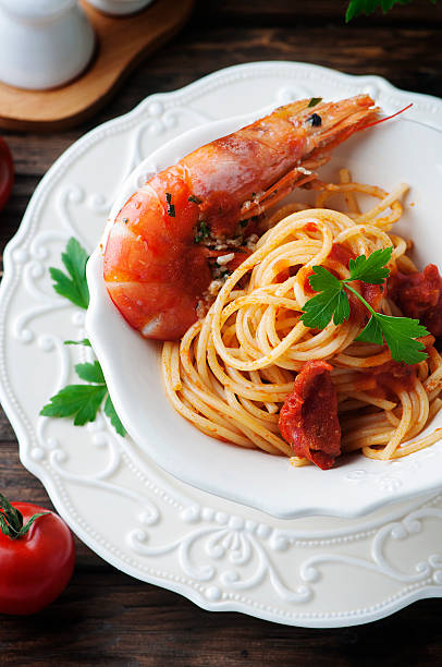 istock Italian spaghetti with prawns and parsley 512044004