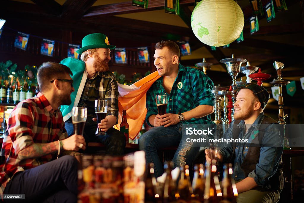 Having fun in Saint Patrick's Day Time with friends spinning away Pub Stock Photo