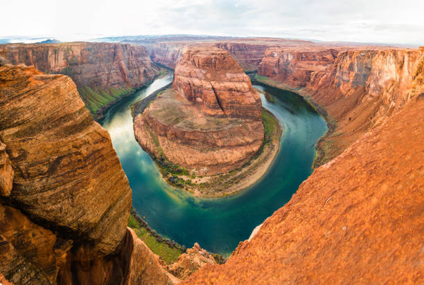 말굽 벤드 - majestic mountain river horseshoe bend 뉴스 사진 이미지