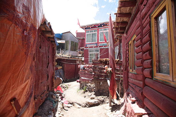 istock Red log cabins at Seda Wuming Tibetan Buddhist Institute 512046348