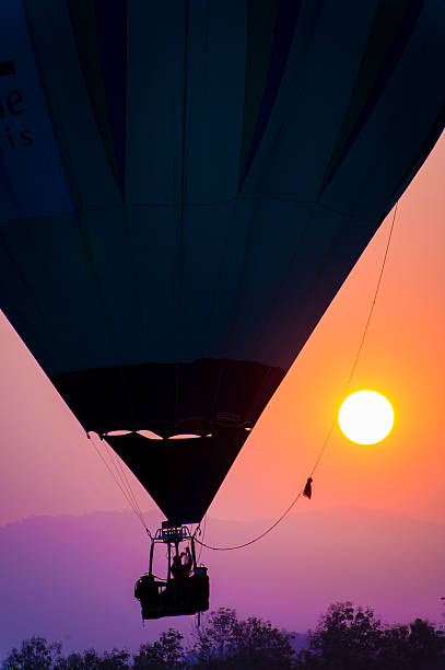 istock Colorful hot air balloon 512048560