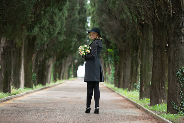 istock Woman at cemetery 512081873