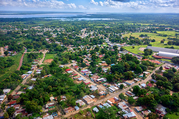 suburbios a ciudad bolívar, venezuela.  desde arriba, vista aérea. - ciudad bolivar fotografías e imágenes de stock