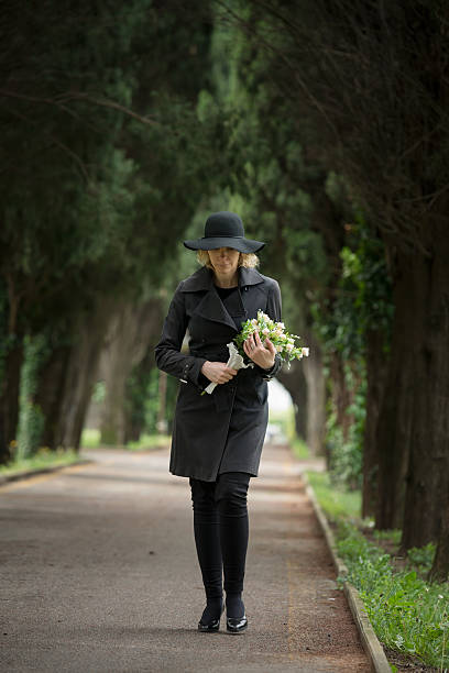 istock Woman at cemetery 512084665