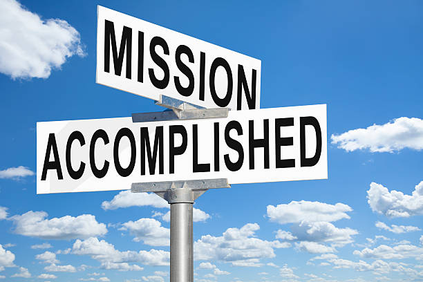 istock Mission Accomplished Street Sign 512085519