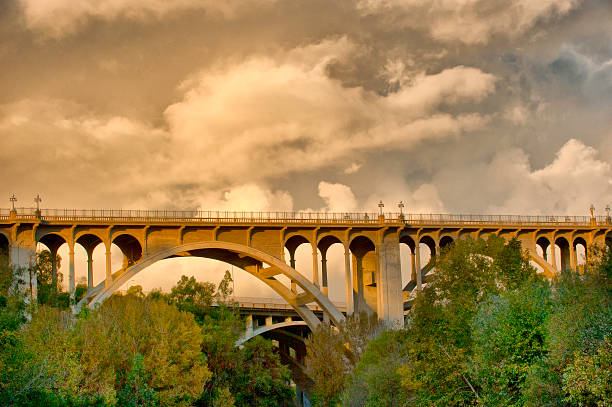 istock Pasadena's Colorado Street Bridge 512099489