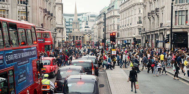 リージェント・ストリートロンドン - bus taxi london england double decker bus ストックフォトと画像