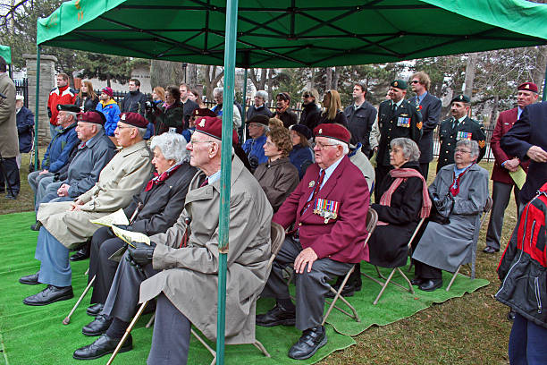 au canada : topham memorial inauguration - victoria cross photos et images de collection