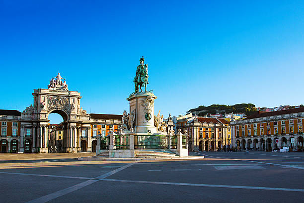 istock Lisbon square gate, Portugal 512130539