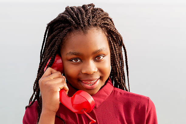 sorriso chiamando te - landline phone women close up old fashioned foto e immagini stock