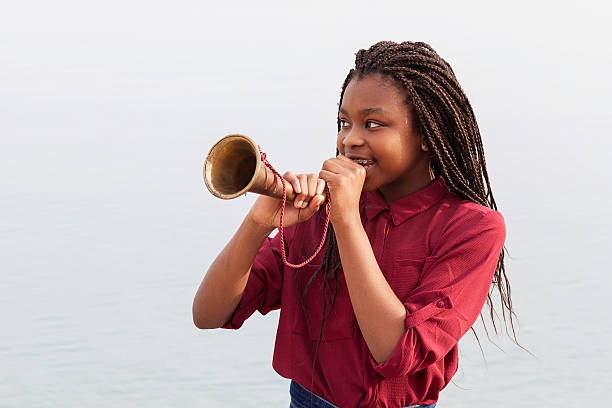 활기참 musician - trumpet women bugle teenager 뉴스 사진 이미지