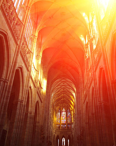 interior de la catedral de san vito, praga, república checa - cathedral church indoors inside of fotografías e imágenes de stock