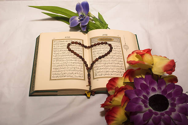 istock Koran and prayer beads with flowers 512159222
