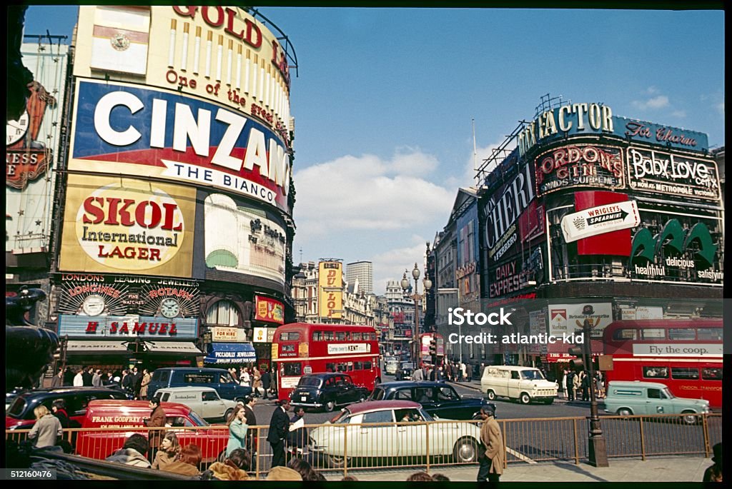 Londres, línea Piccadilly Circo, III - Foto de stock de Retro libre de derechos