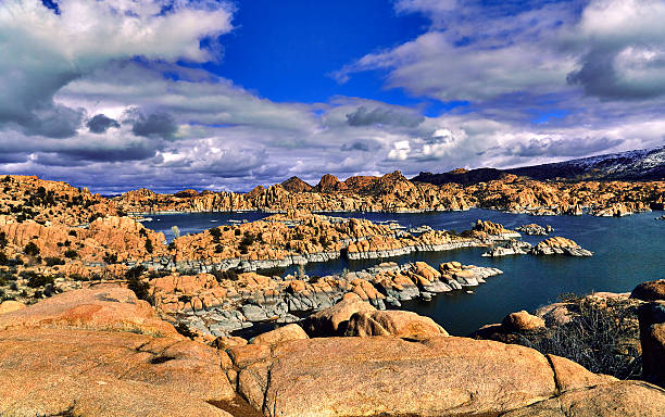 istock Arizona Lake surrounded by Boulders 512165090