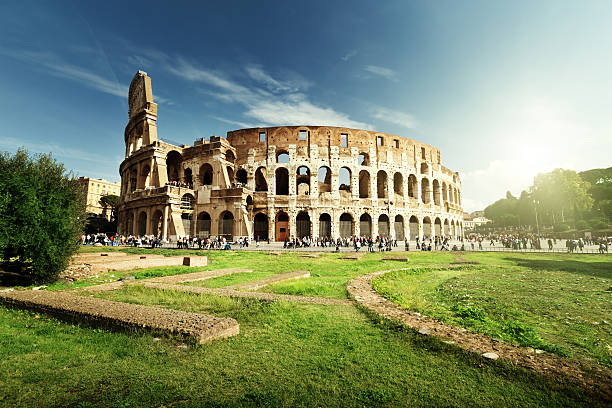 colisée de rome, en italie - flavian amphitheater photos photos et images de collection