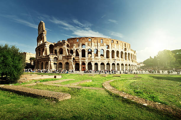 колизей в риме, италия - grass architectural detail architecture and buildings flavian стоковые фото и изображения