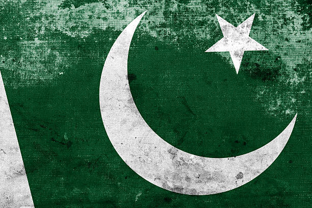 istock Pakistan Flag with a vintage and old look 512184723