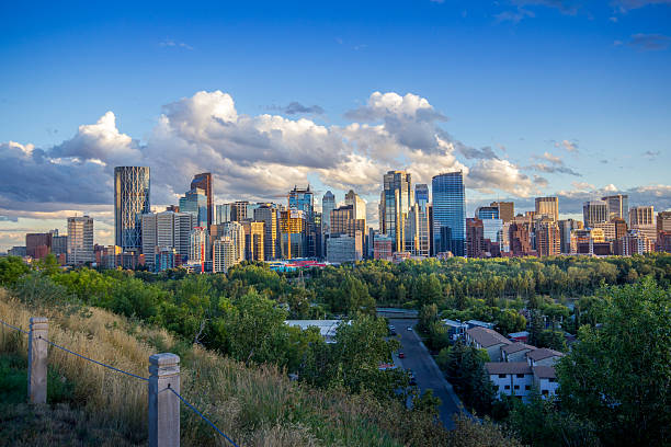 calgary centro de la ciudad - alberta fotografías e imágenes de stock