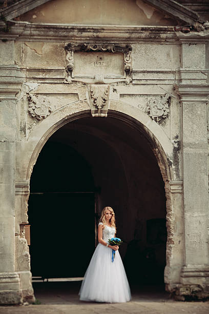 istock Beautiful young blond bride with bridal bouquet sitting on the 512207622