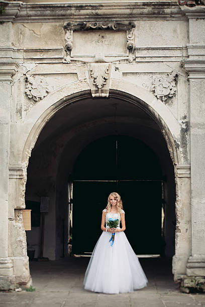 istock Beautiful young blond bride with bridal bouquet sitting on the 512207870