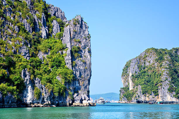 istock Halong Bay, Vietnam 512209520