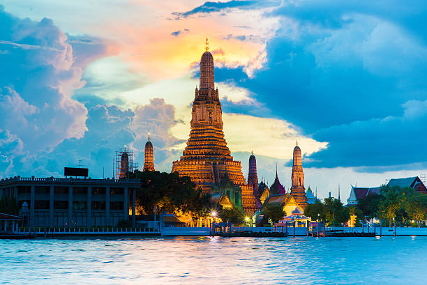 istock Photo of Landscape Wat Arun Buddhist 512211131