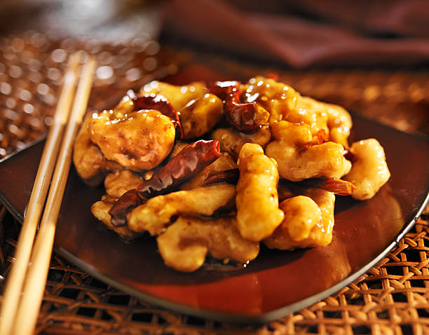 chinês tso geral de frango - chicken general tso food imagens e fotografias de stock