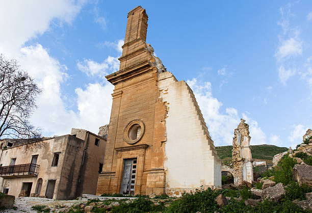 Italian town abandoned after earth quake.