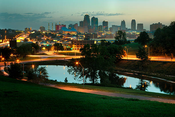 istock Kansas City Skyline at Sunrise 512214743