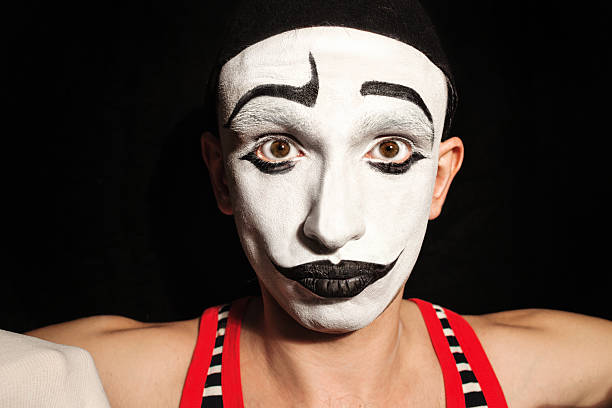 istock Portrait of stupid meme 512214954