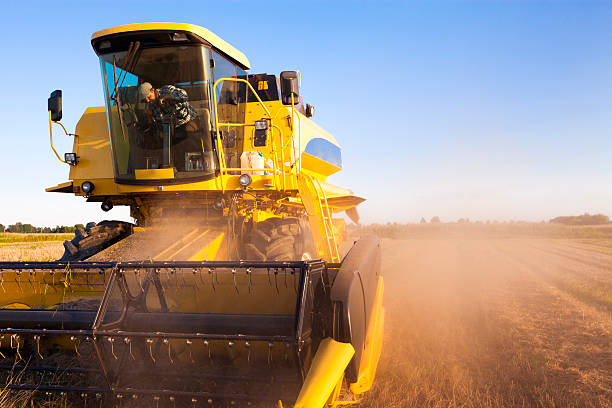 Combine Harvester Combine Harvester agricultural machinery stock pictures, royalty-free photos & images