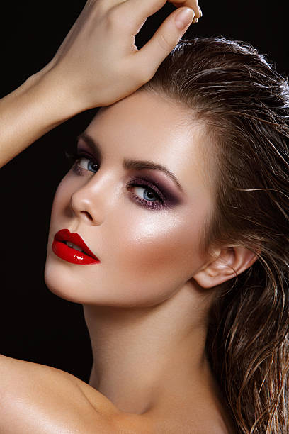istock Beautiful woman with bright make-up 512216505