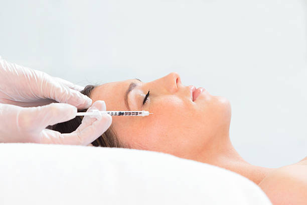 woman receiving inyección de botox - attractive female human collagen syringe injecting fotografías e imágenes de stock