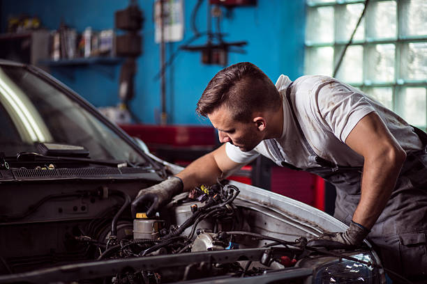 istock Car mechanic repairing vehicle 512220948