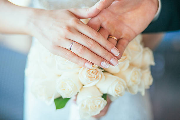 istock Bride holding bouguet of flowers 512227300