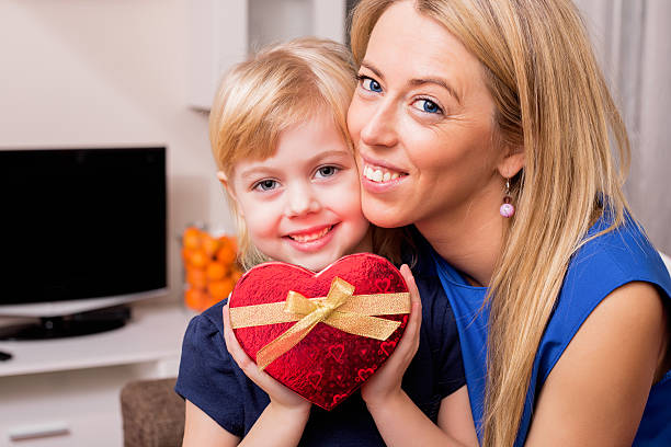 istock Happy mother and daughter 512229318