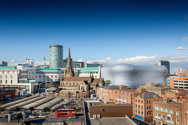 birmingham city centre, rotunda, bull ring, selfridges, von der markt. - west midlands fotos stock-fotos und bilder