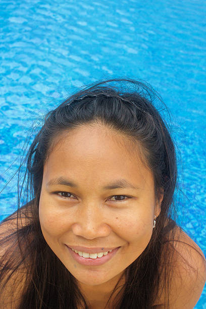 istock Beautiful smiling Asian woman at pool 512250163