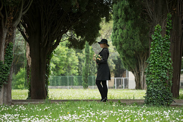 istock Woman at cemetery 512274889