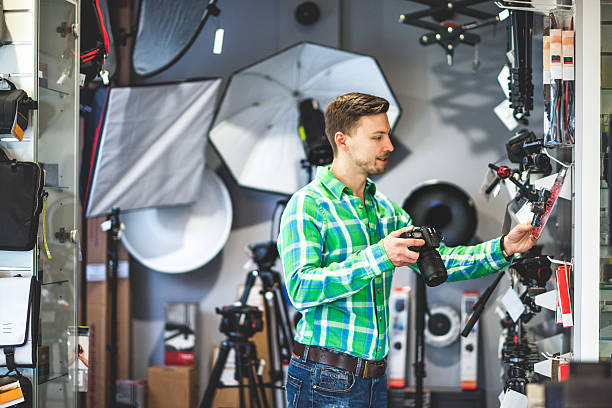 istock Man choosing photographic equipment 512279816