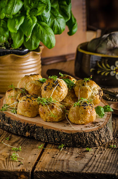 istock Cheesy bites with blue cheese and pepper 512282664