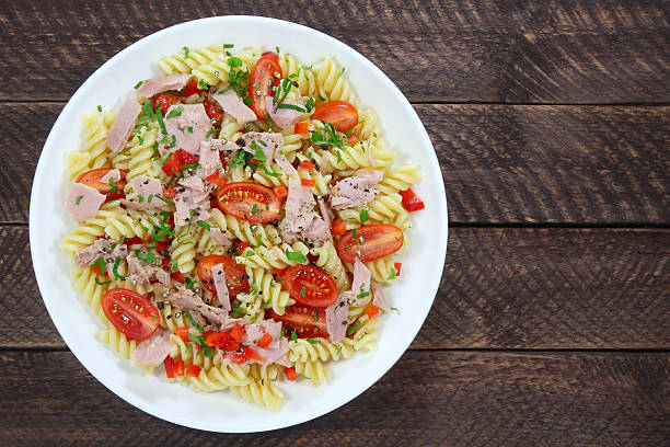 istock Salad with tuna, tomato and pasta 512286116